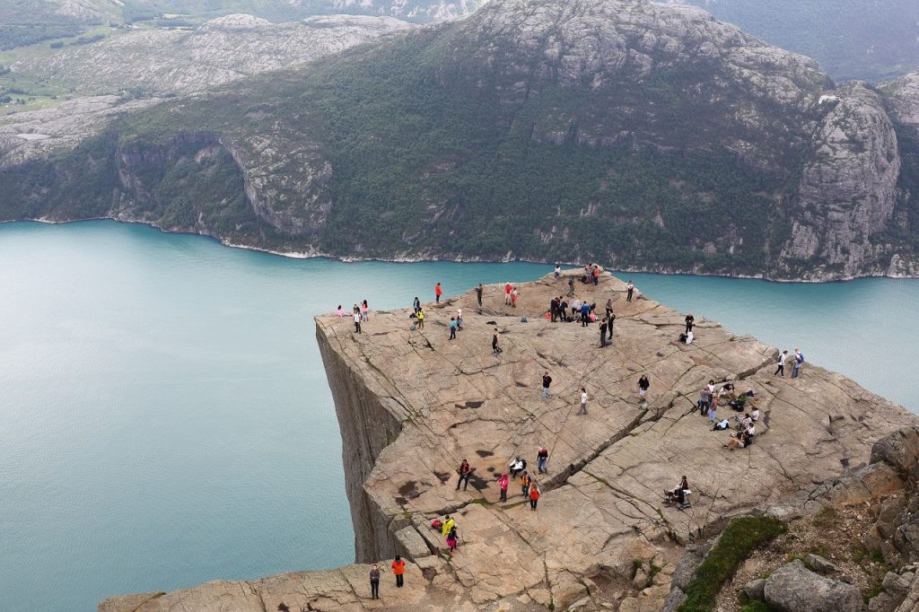 Pulpit Rock is usually crowded, but there are some options if you want to avoid crowds at Pulpit Rock. 