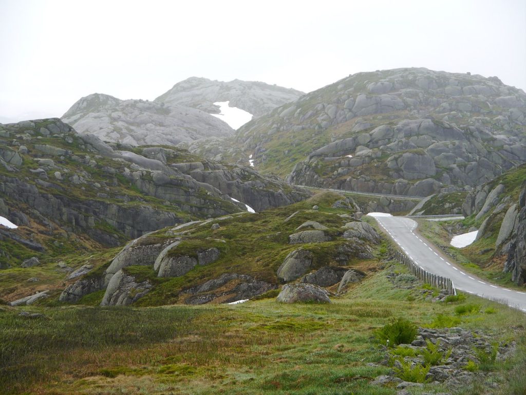 The mountain pass to Lysebotn. Photo by Zairon / CC BY-SA 3.0.
