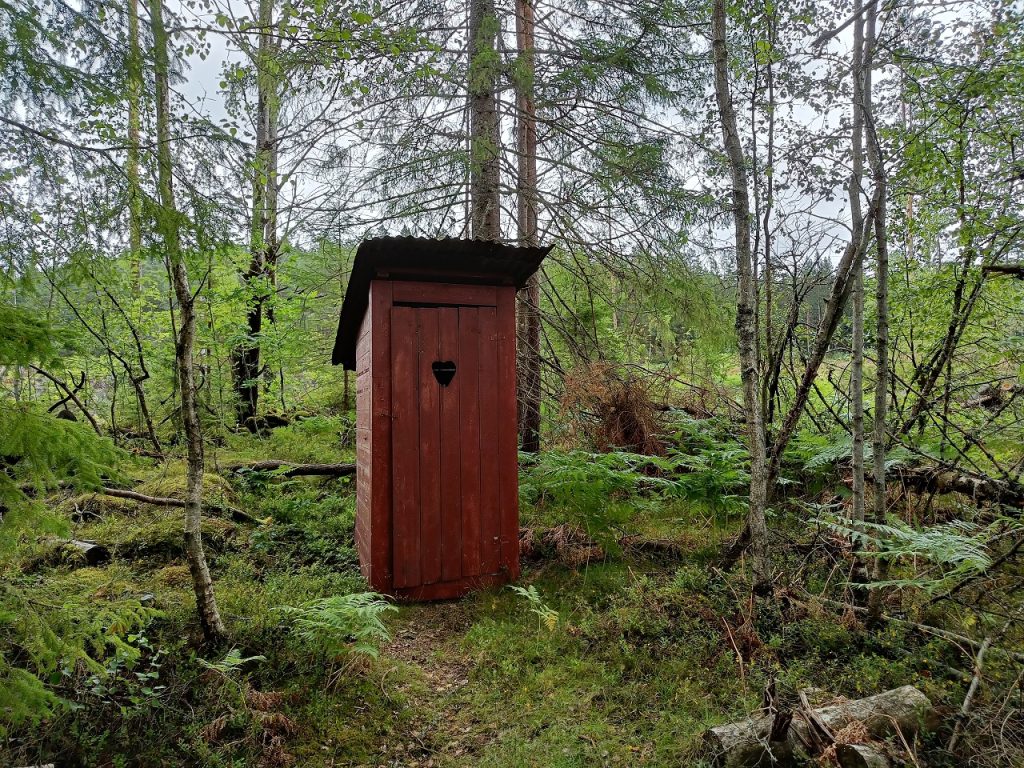 A Norwegian cabin outhouse. Photo by Nicklas Iversen / The Norway Guide.